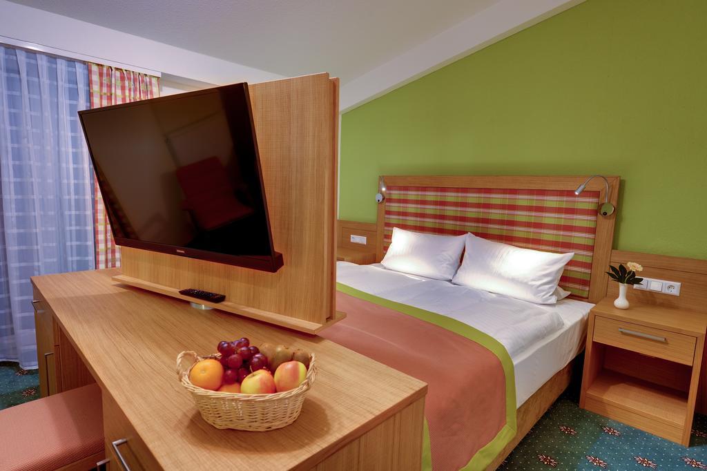 Hotel & Restaurant Waldcafe 3*